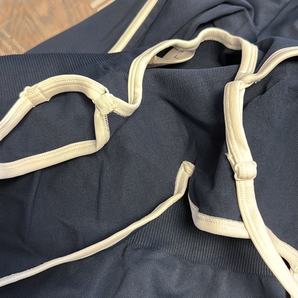 Vilanva L NIP NAVY BLUE TUMMY CONTROL FLARE LEG YOGA workout JUMPSUIT - Picture 6 of 6